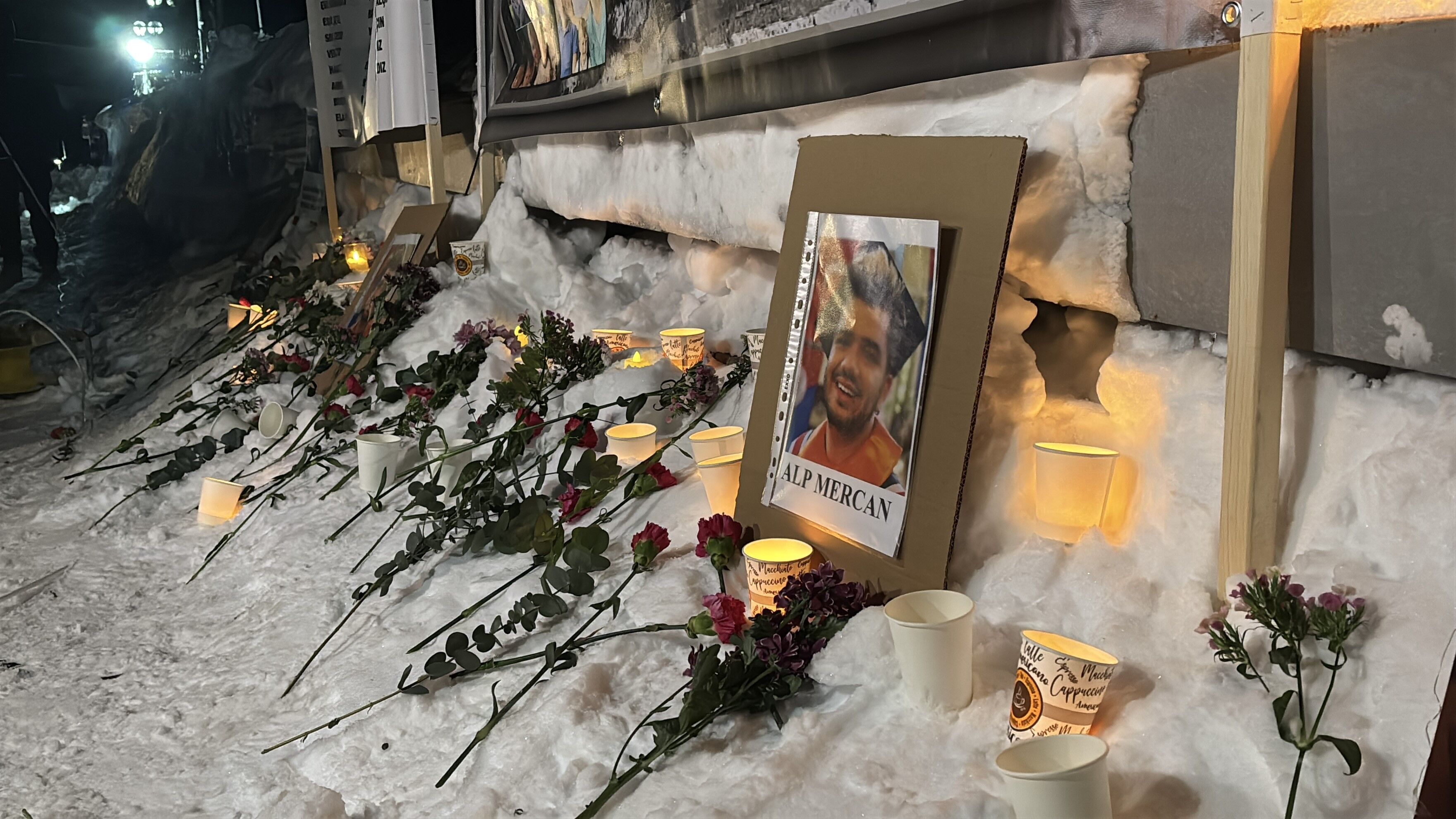 03.17’De Zaman Bir Kez Daha Durdu! Grand Kartal’daki Yangın Faciasında Kaybedilen 78 Can Anıldı (13)