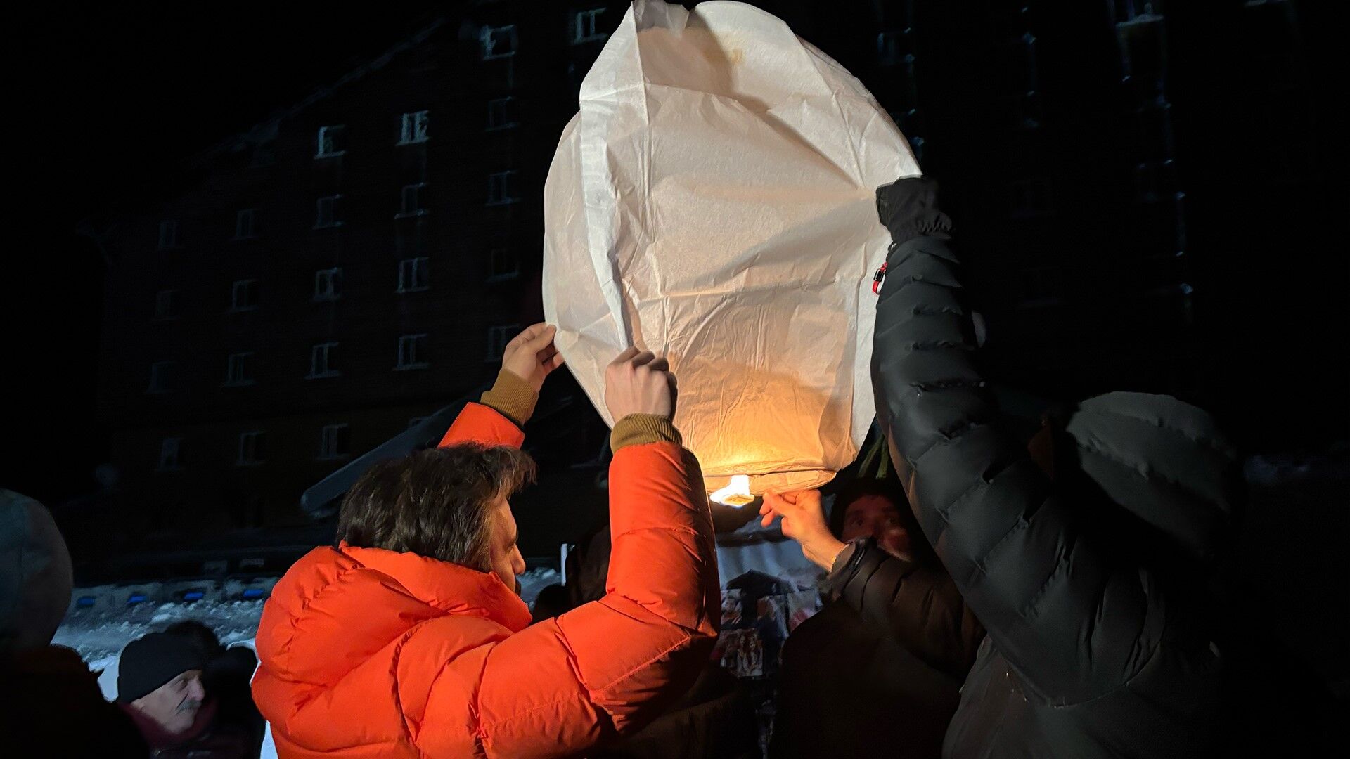 03.17’De Zaman Bir Kez Daha Durdu! Grand Kartal’daki Yangın Faciasında Kaybedilen 78 Can Anıldı (21)