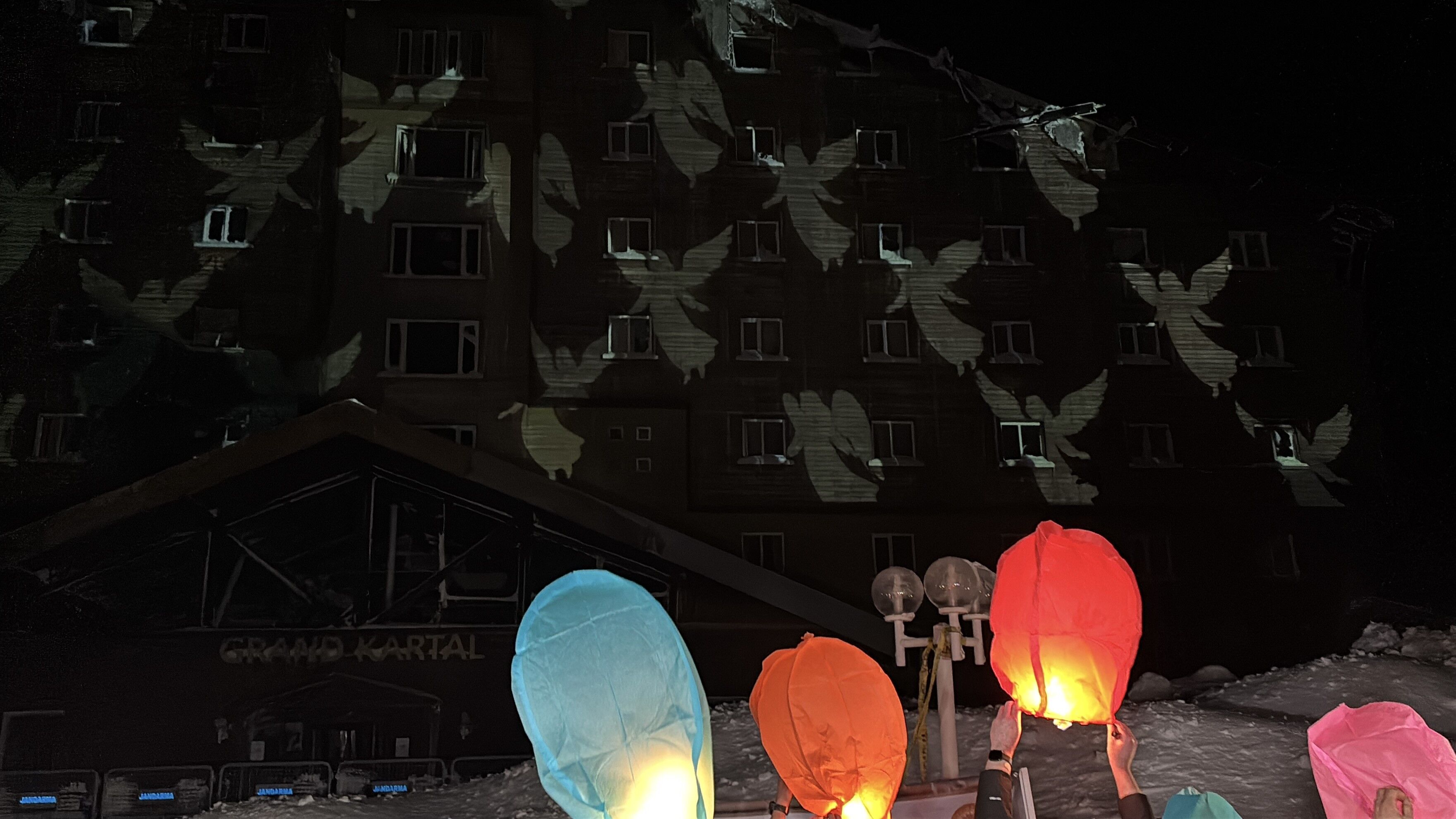 03.17’De Zaman Bir Kez Daha Durdu! Grand Kartal’daki Yangın Faciasında Kaybedilen 78 Can Anıldı (23)