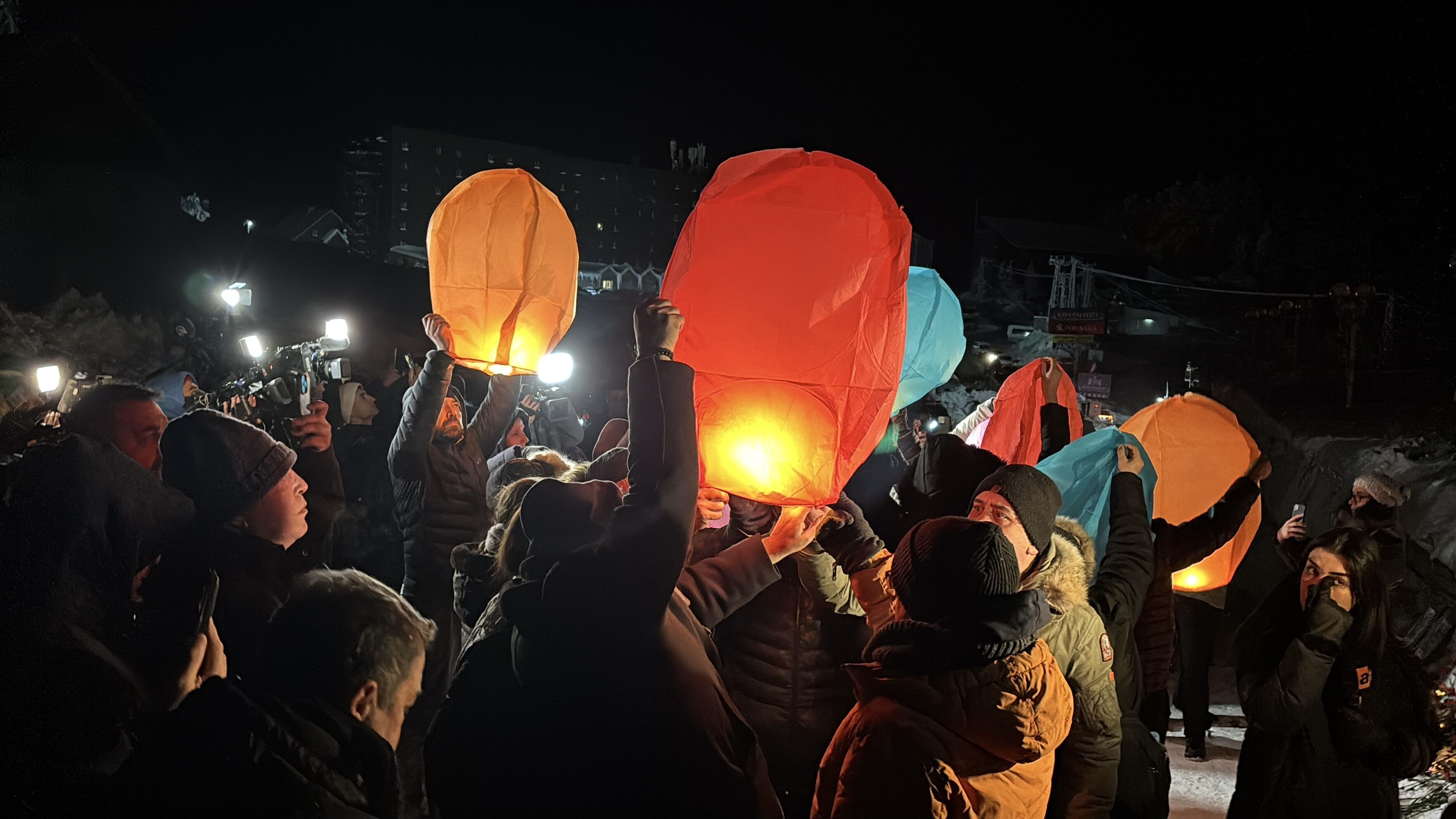 03.17’De Zaman Bir Kez Daha Durdu! Grand Kartal’daki Yangın Faciasında Kaybedilen 78 Can Anıldı (8)