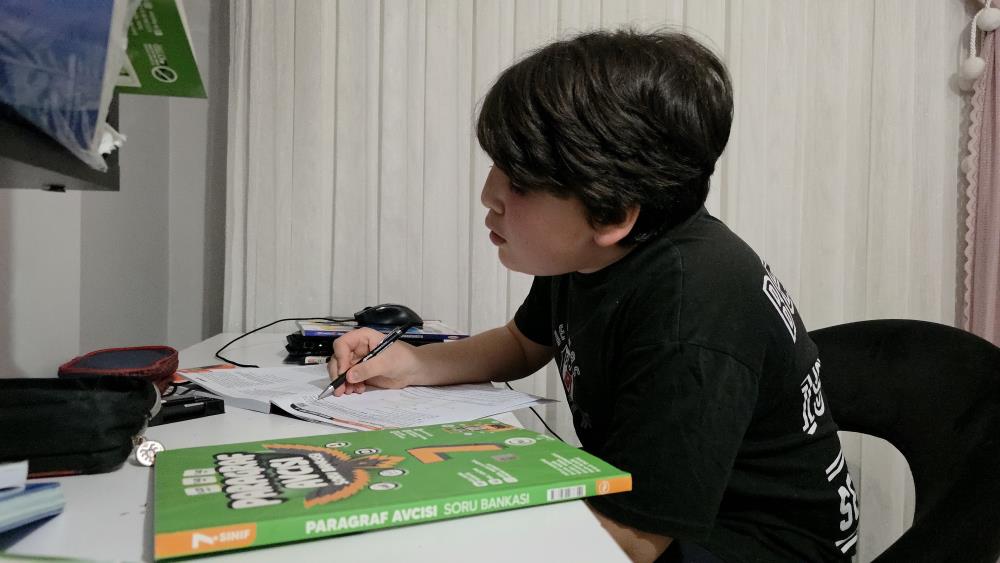 12 Yasindaki Hasan Emre 8 Yildir Oksuruyor Ne Uyuyabiliyor Ne Cocuklugunu Yasayabiliyor (2)