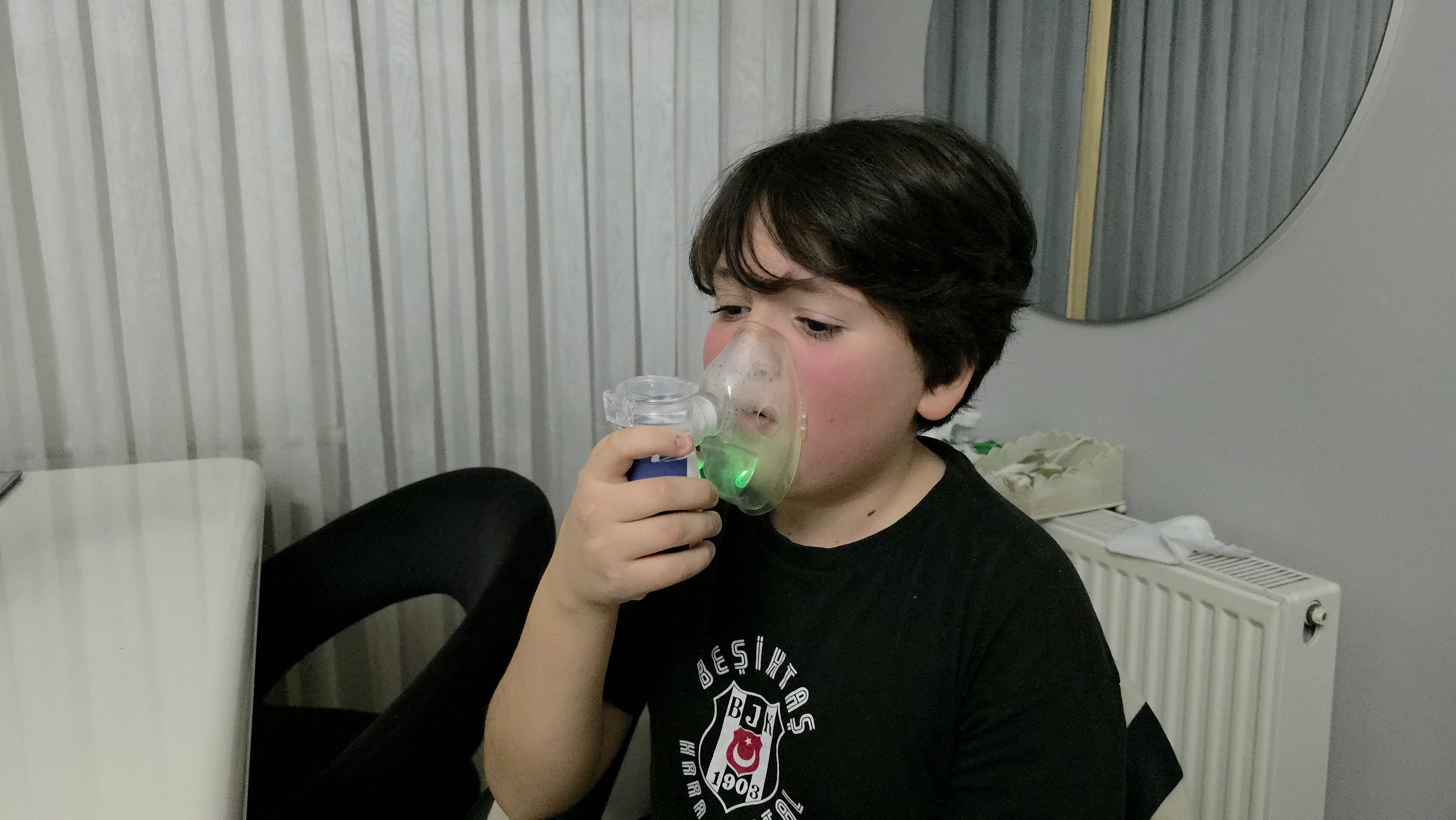 12 Yasindaki Hasan Emre 8 Yildir Oksuruyor Ne Uyuyabiliyor Ne Cocuklugunu Yasayabiliyor (4)