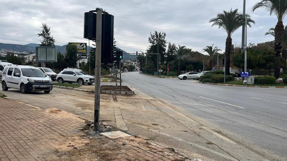 17 Yasindaki Motosikletli Kamyonun Altinda Can Verdi (3)