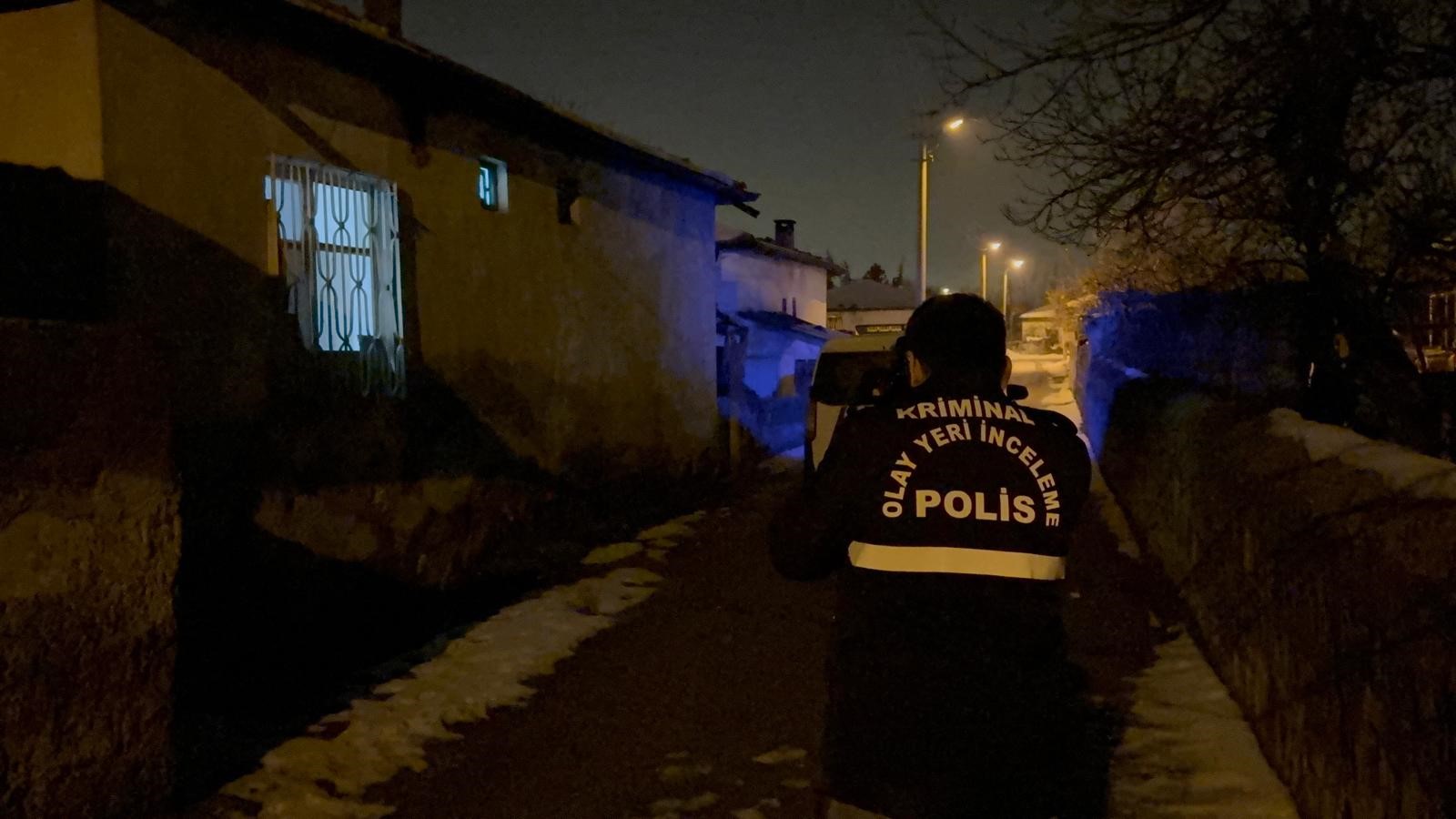 2 Gunluk Bebegin Supheli Olumu Ailesi Hareket Etmedigini Gorunce Hastaneye Kostu (2)