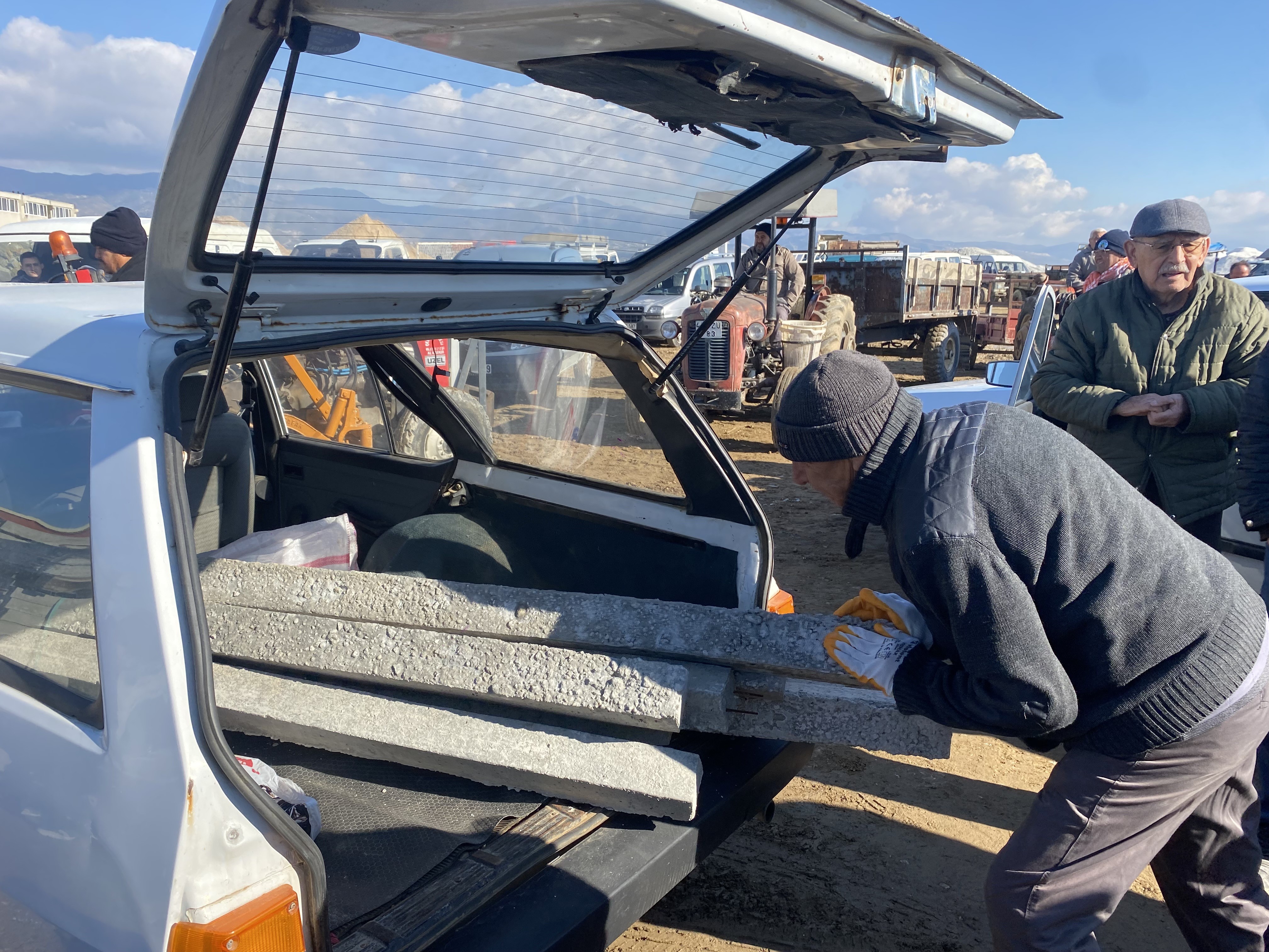 3 Bin 500 Bağ Direği Dağıtıldı (3)