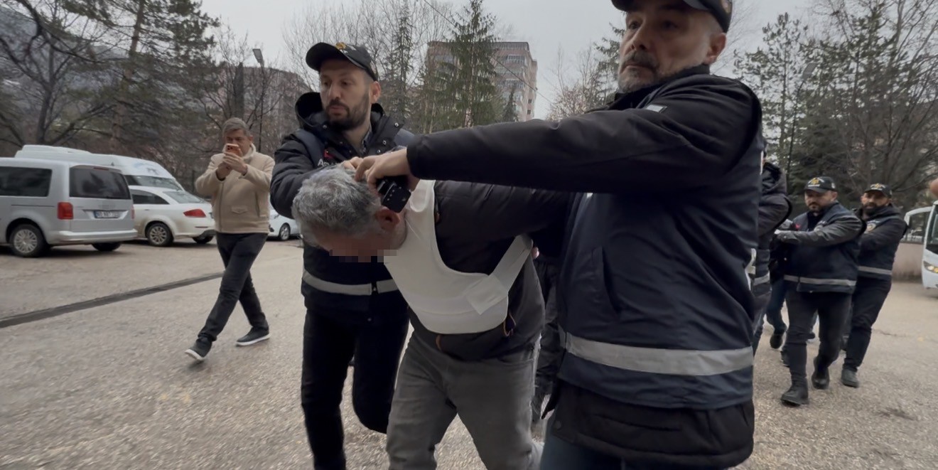 4 Ay Sonra Ortaya Çıkan Dehşet Babasını Baltayla Öldürüp Cesedi Havuzda Sakladı (4)