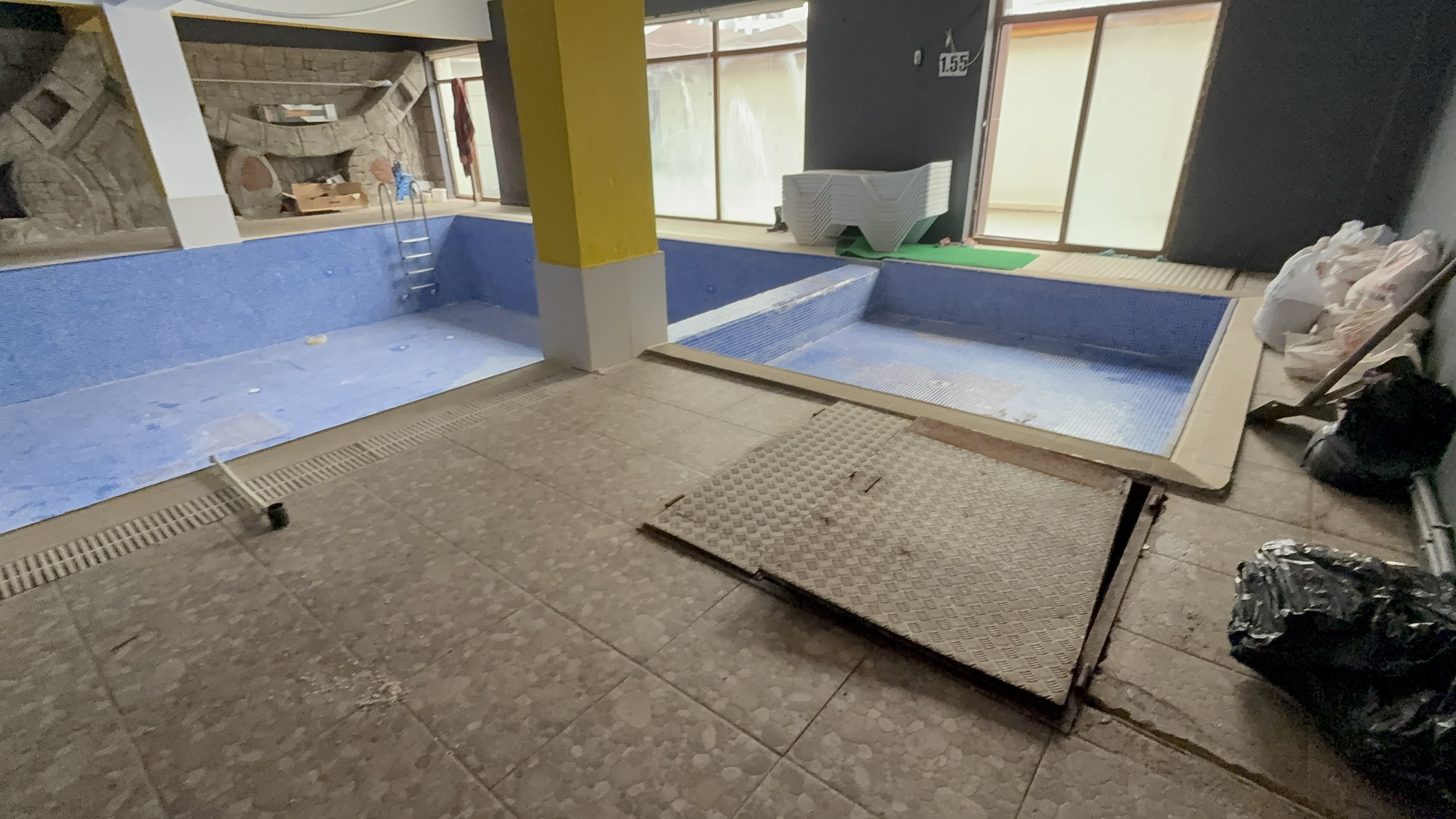 4 Ay Sonra Ortaya Çıkan Dehşet Babasını Baltayla Öldürüp Cesedi Havuzda Sakladı (6)