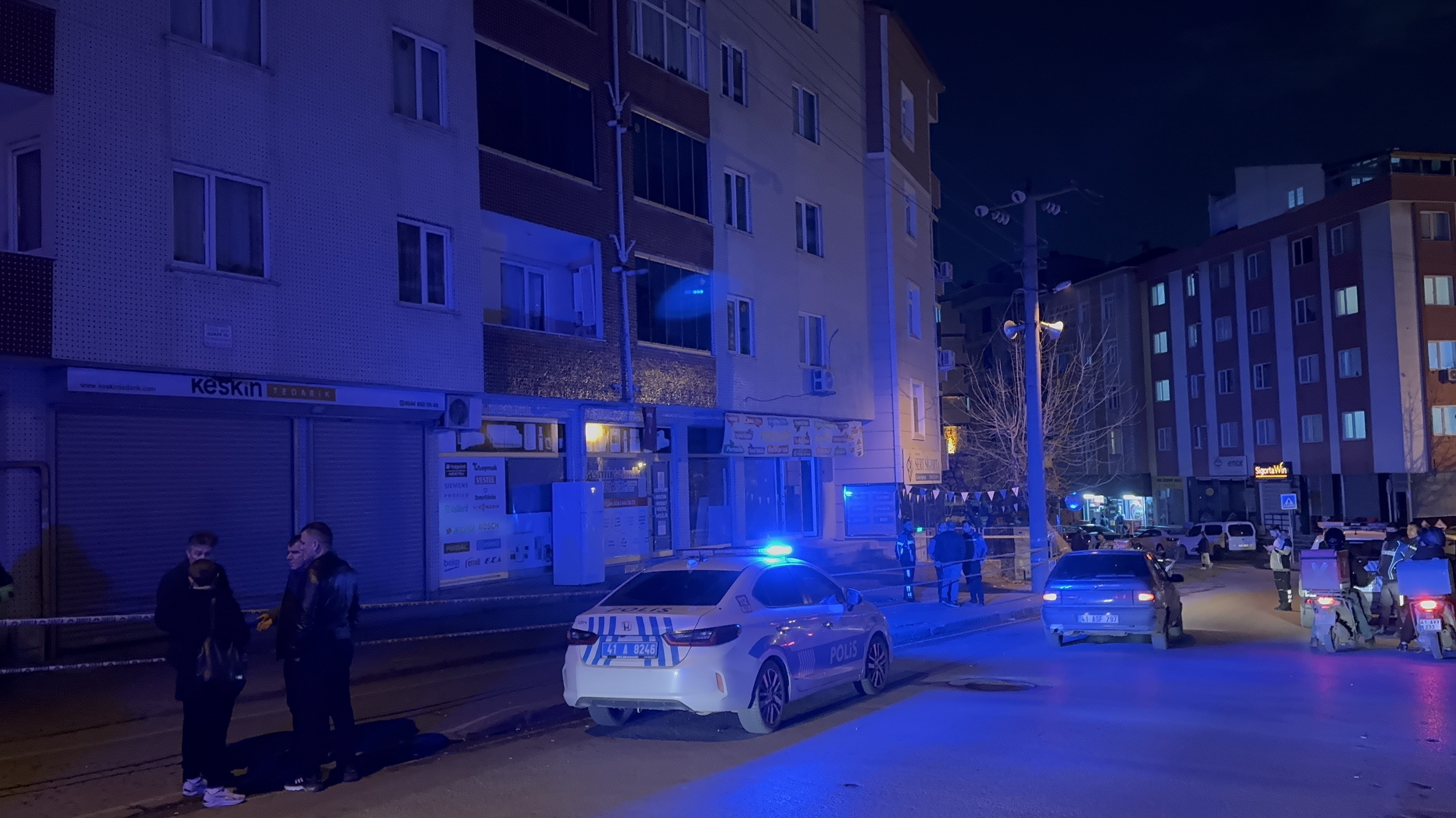 5 Katlı Apartmanda Çökme Paniği 22 Daire Tahliye Edildi (4)