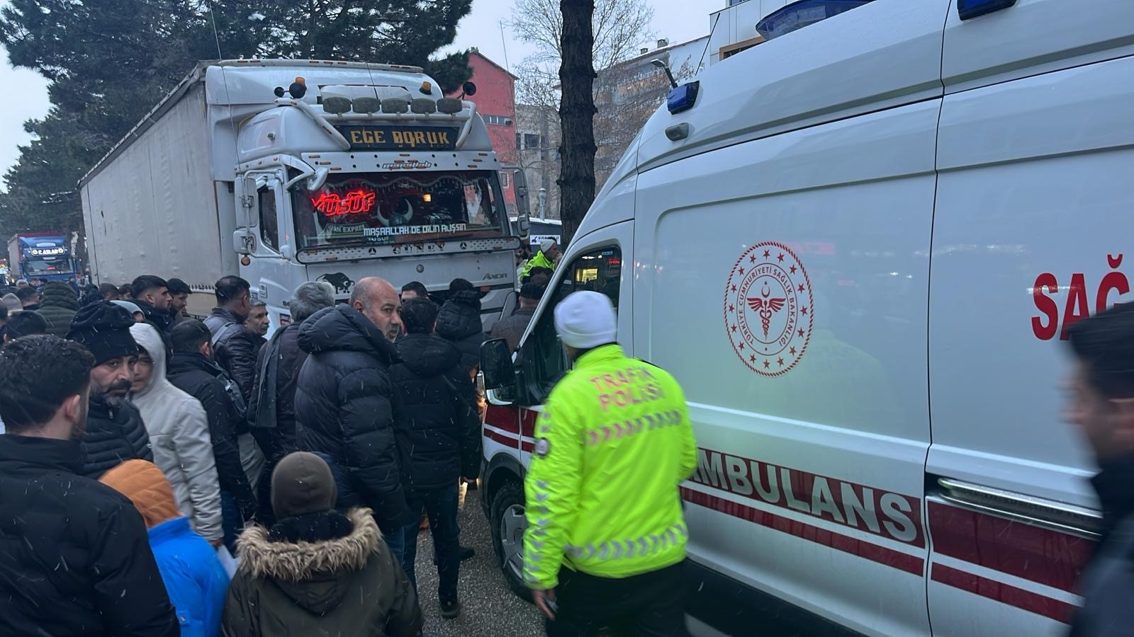 54 Yaşındaki Adamın Acı Sonu! Tırın Altın Feci Şekilde Can Verdi (3)