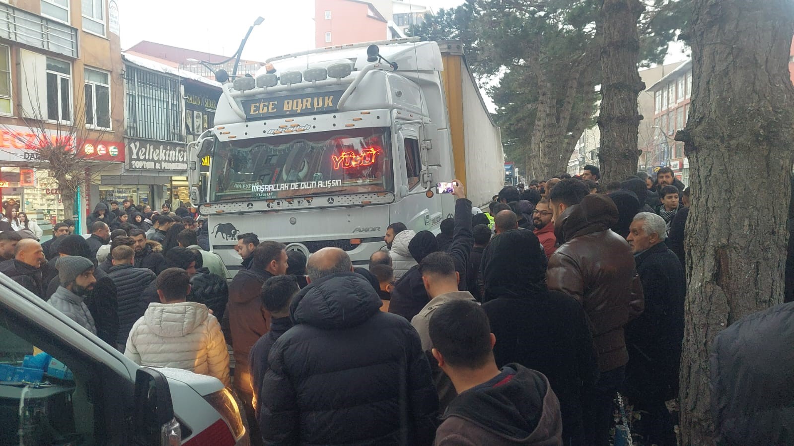 54 Yaşındaki Adamın Acı Sonu! Tırın Altın Feci Şekilde Can Verdi (4)