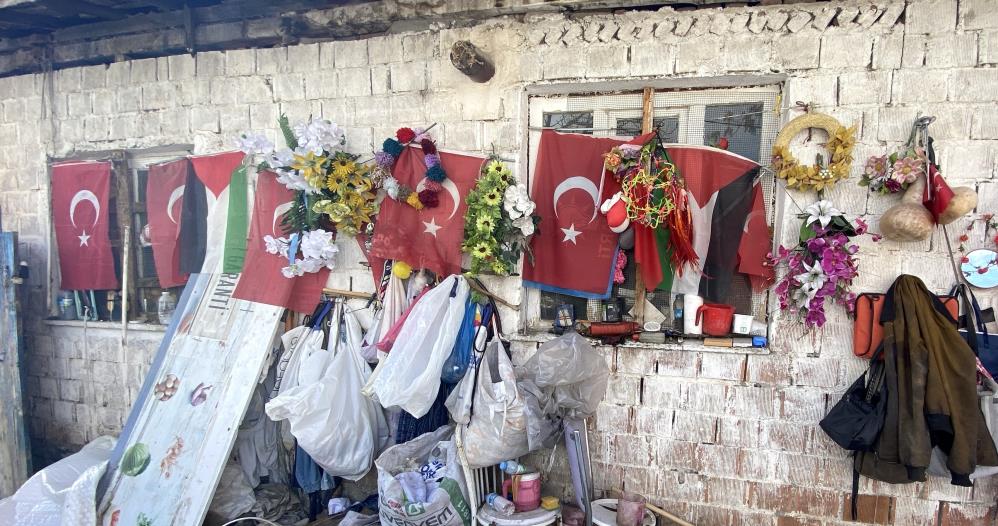 79 Yasindaki Atik Toplayicinin Bayrak Hassasiyeti Duygulandirdi (3)