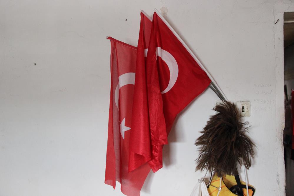 79 Yasindaki Atik Toplayicinin Bayrak Hassasiyeti Duygulandirdi (5)