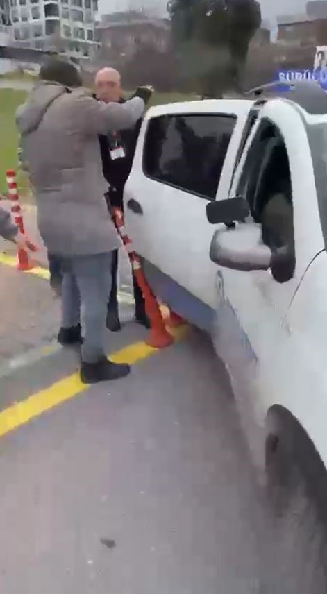 7’Nci Kez Kaldı, Ortalık Karıştı Direksiyon Sınavı Tartışması Kamerada (2)