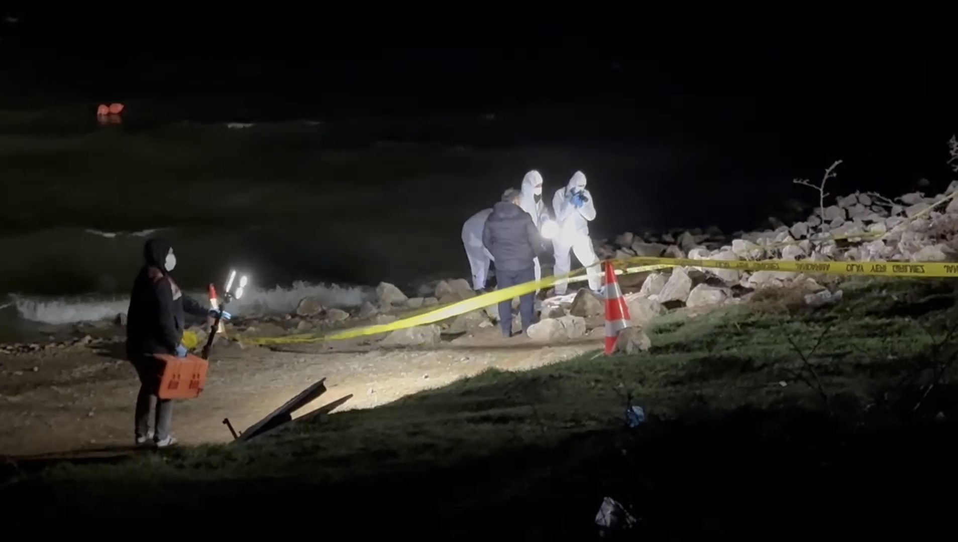 8 Gün Sonra Acı Son Kayıp Kadın Aracıyla Birlikte Gölette Bulundu (4)