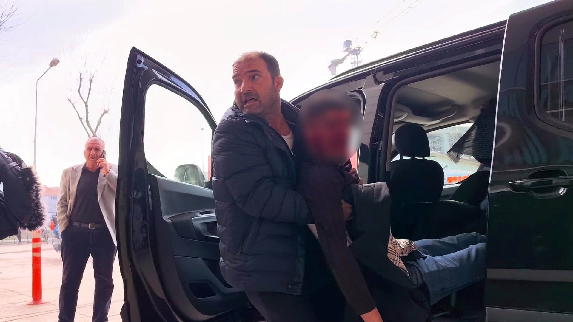 Ablasını Darbeden Eniştesiyle Kavgaya Tutuştu! Kayınbirader Merdivenden Düşüp Ağır Yaralandı (2)