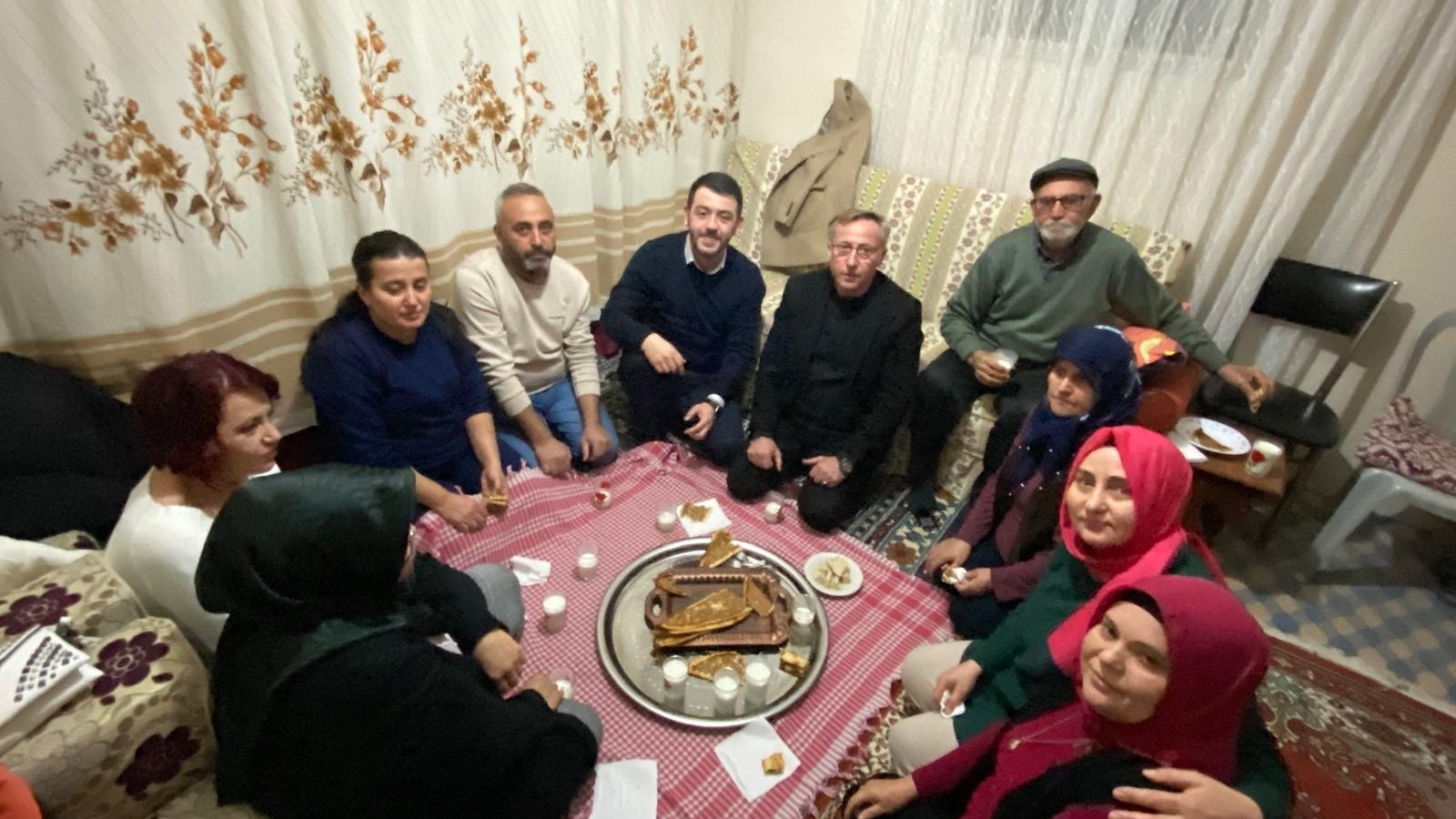 Ak Partinin 17 Ilce Baskani Salihlide Gonul Sofralarina Konuk Oldu (2)