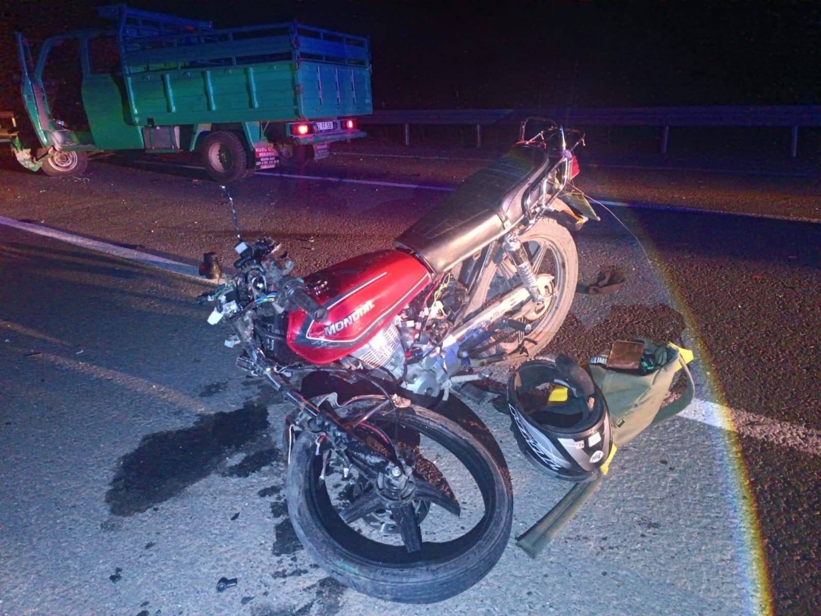 Akşam Saatlerinde Ölüm Yolu Motosikletteki 2 Kişi Hayatını Kaybetti (5)