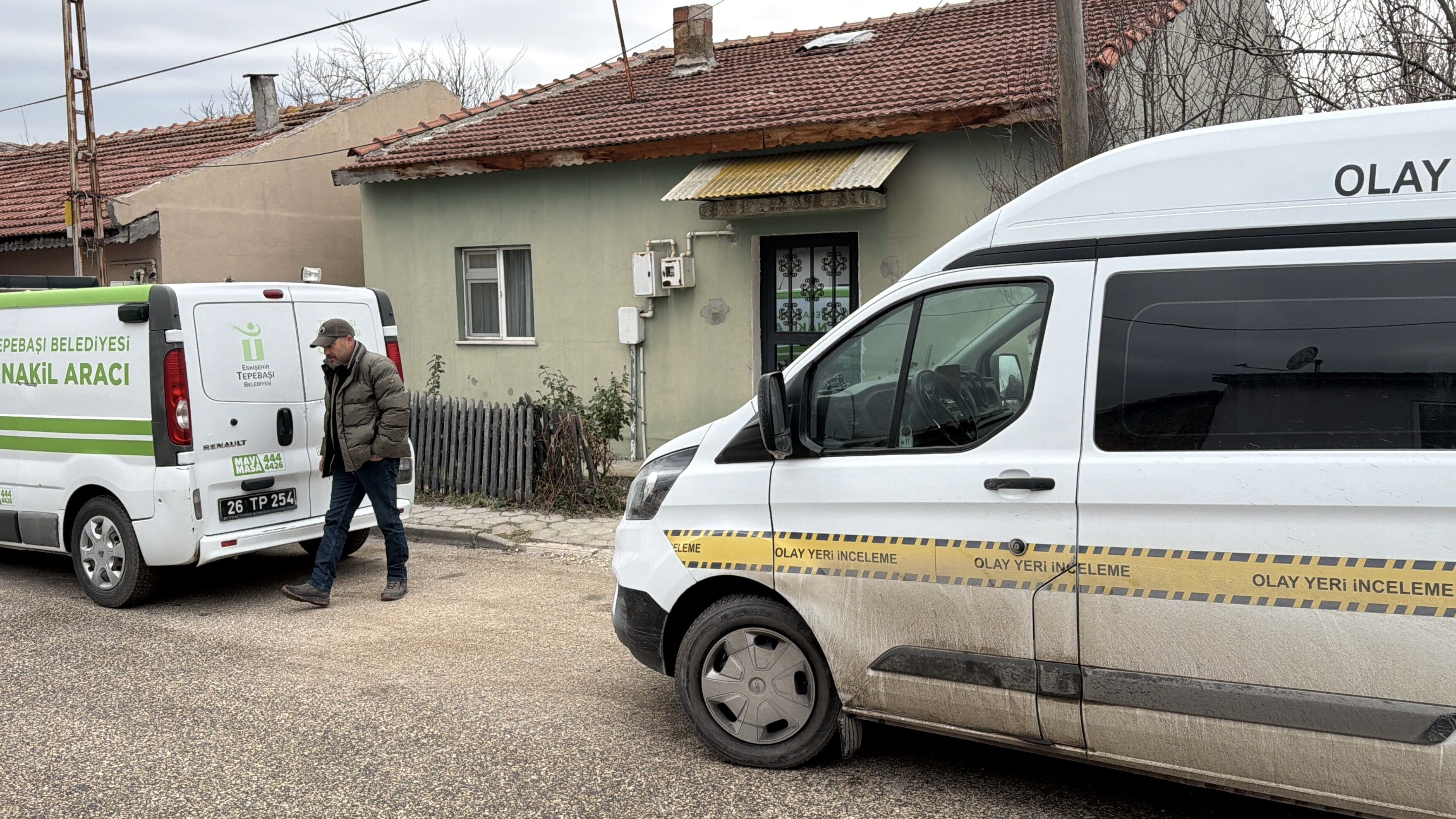 Alkol Aldı, Rahatsızlandı! Arkadaşları Tarafından Eve Bırakılan Genç Sabah Ölü Bulundu (6)