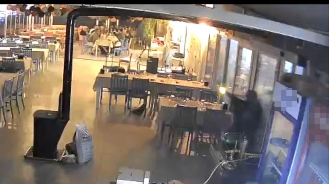Alkollü Içki Vermediler, Restorana Tüfekle Döndü 1 Kişi Hayatını Kaybetti, O Anlar Kamerada (6)