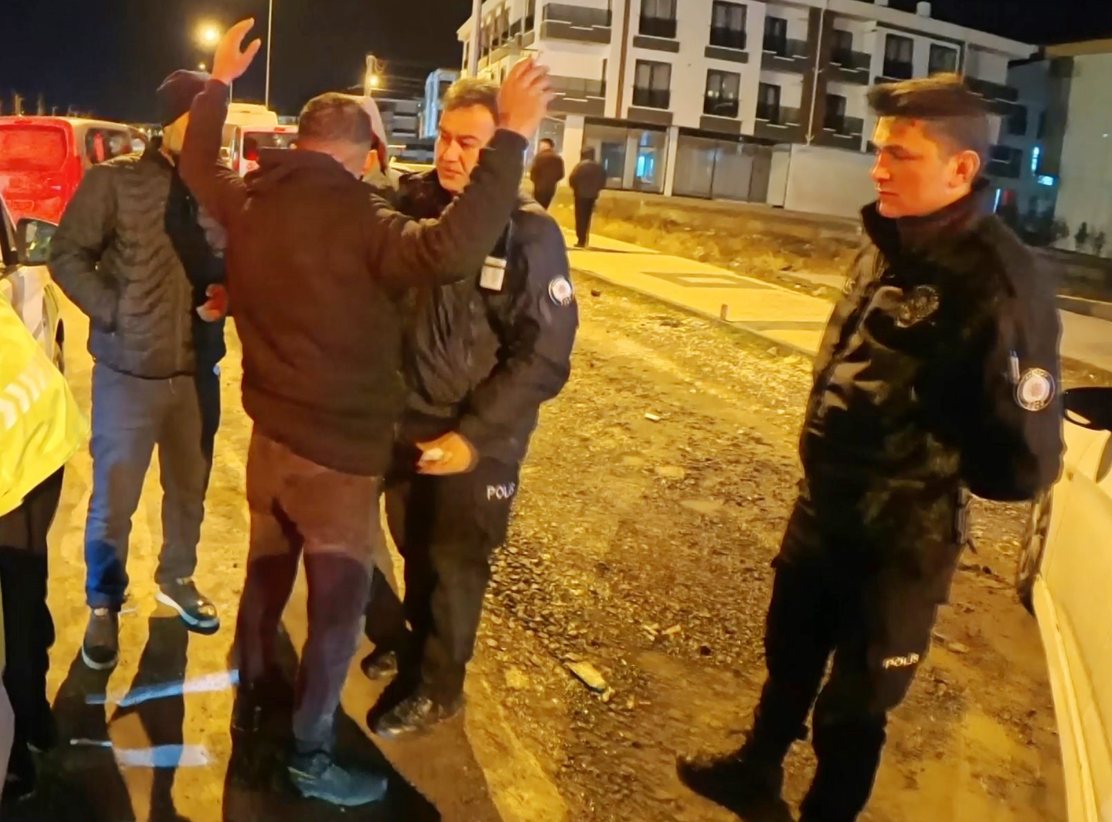 Alkollü Yakalandı, “Vallahi 10 Numara Içtim” Diyerek Içmeye Devam Etti (2)