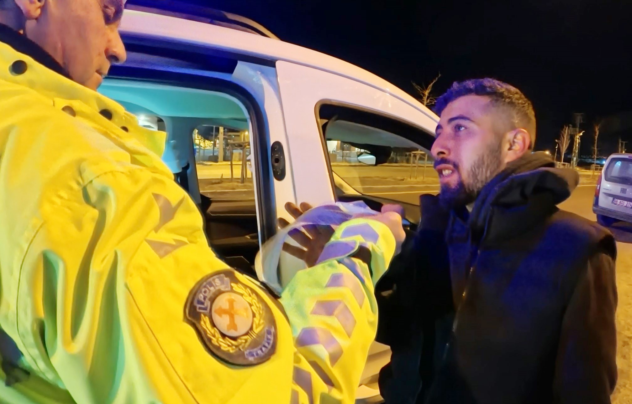 Alkollü Yakalandı, “Vallahi 10 Numara Içtim” Diyerek Içmeye Devam Etti (9)