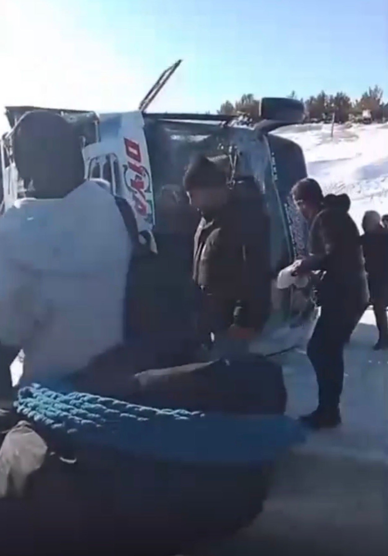 Anma Yolunda Korkutan Kaza! Yolcu Otobüsü Devrildi, 17 Yaralı (3)