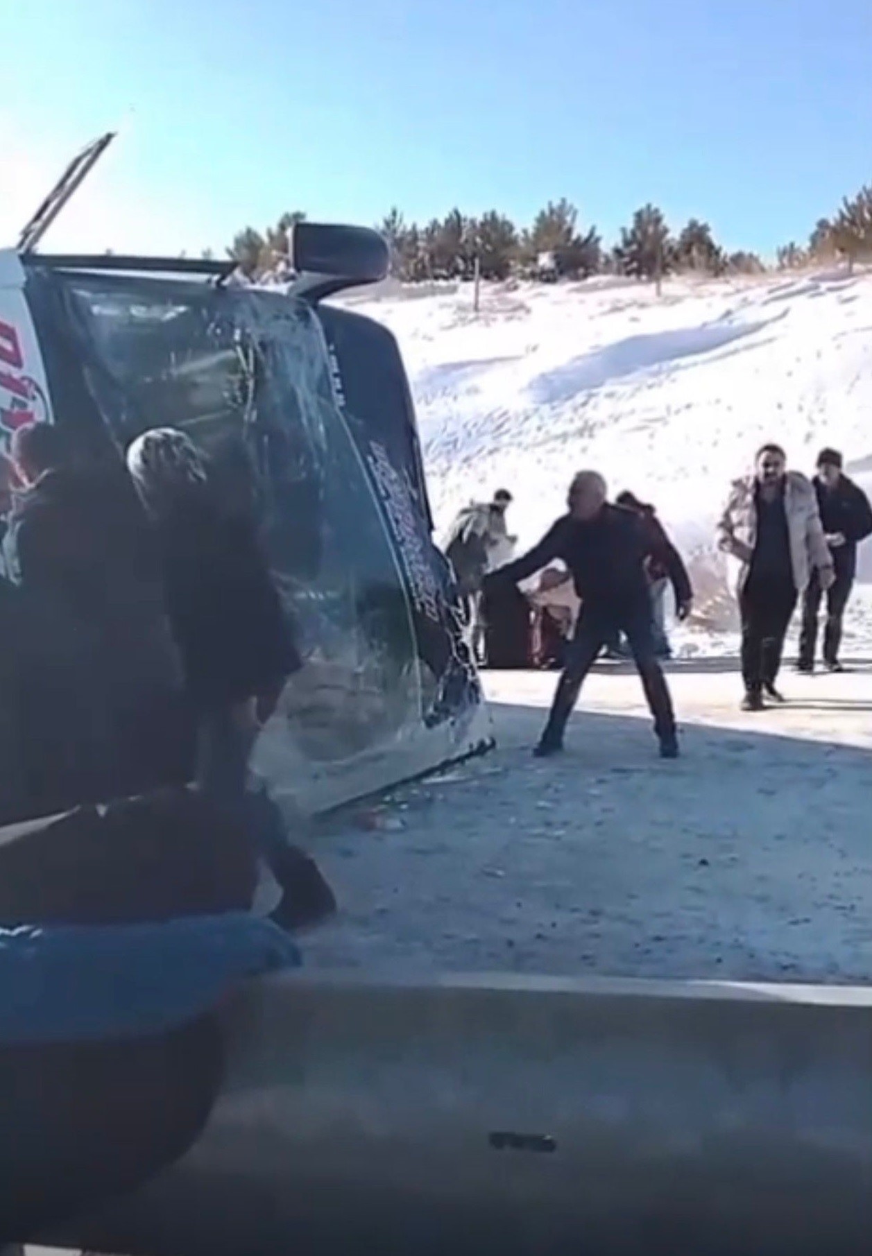 Anma Yolunda Korkutan Kaza! Yolcu Otobüsü Devrildi, 17 Yaralı (5)