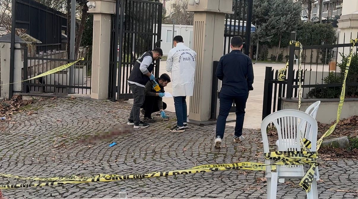 Anne Cenazesi Kana Bulandı Kardeş Kardeşi Cami Avlusunda Öldürdü (3)