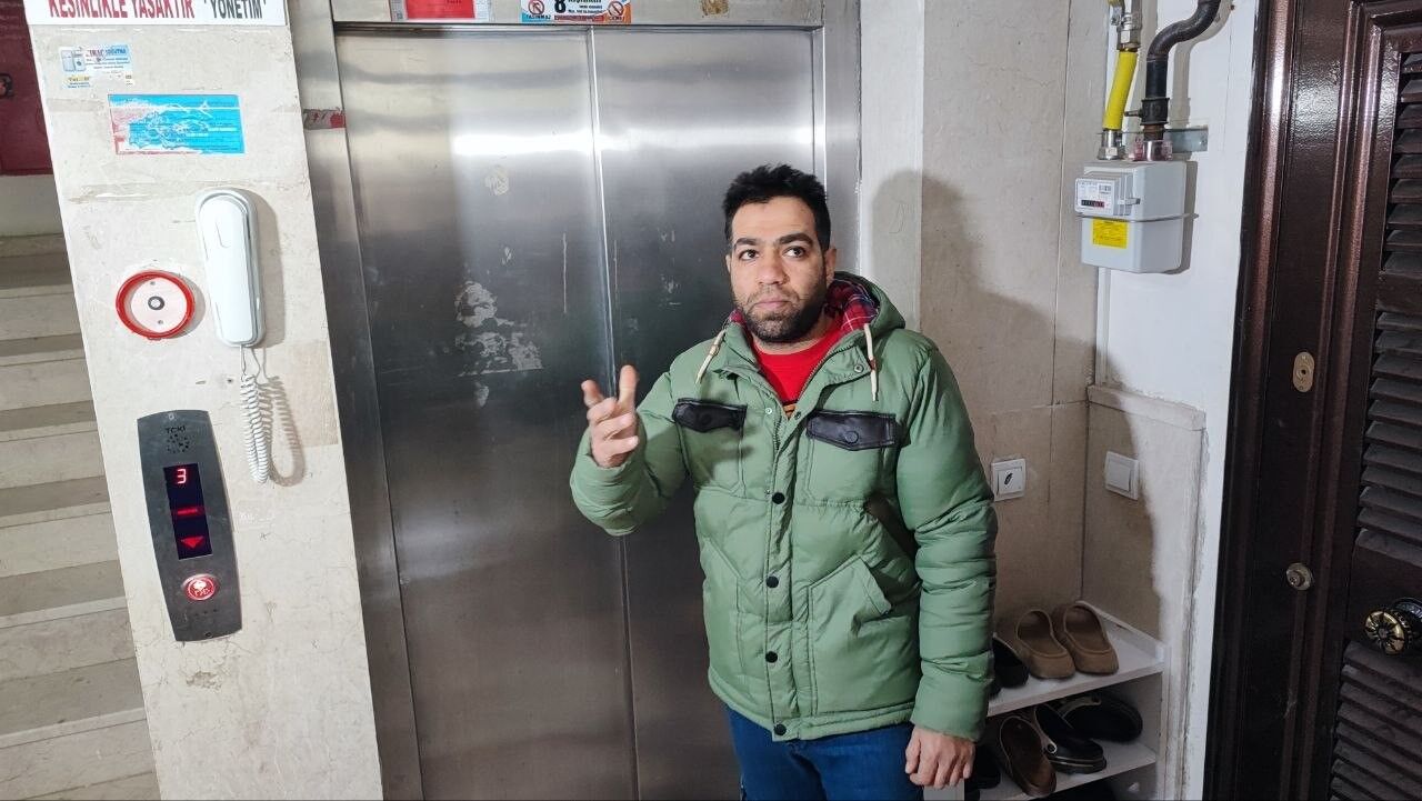 Apartman Sakinlerini Isyan Ettiren Görüntüler! Asansöre Idrarını Yaptı, Damdan Güvercinleri Çaldı (4)