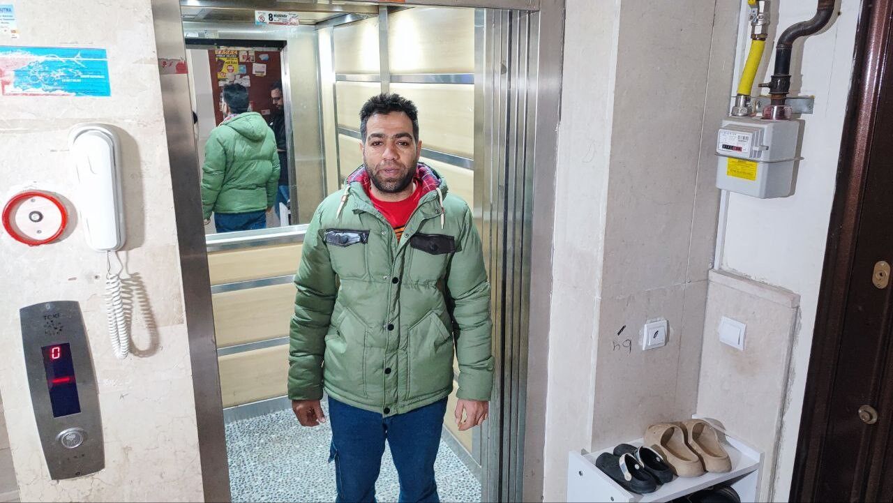 Apartman Sakinlerini Isyan Ettiren Görüntüler! Asansöre Idrarını Yaptı, Damdan Güvercinleri Çaldı (6)