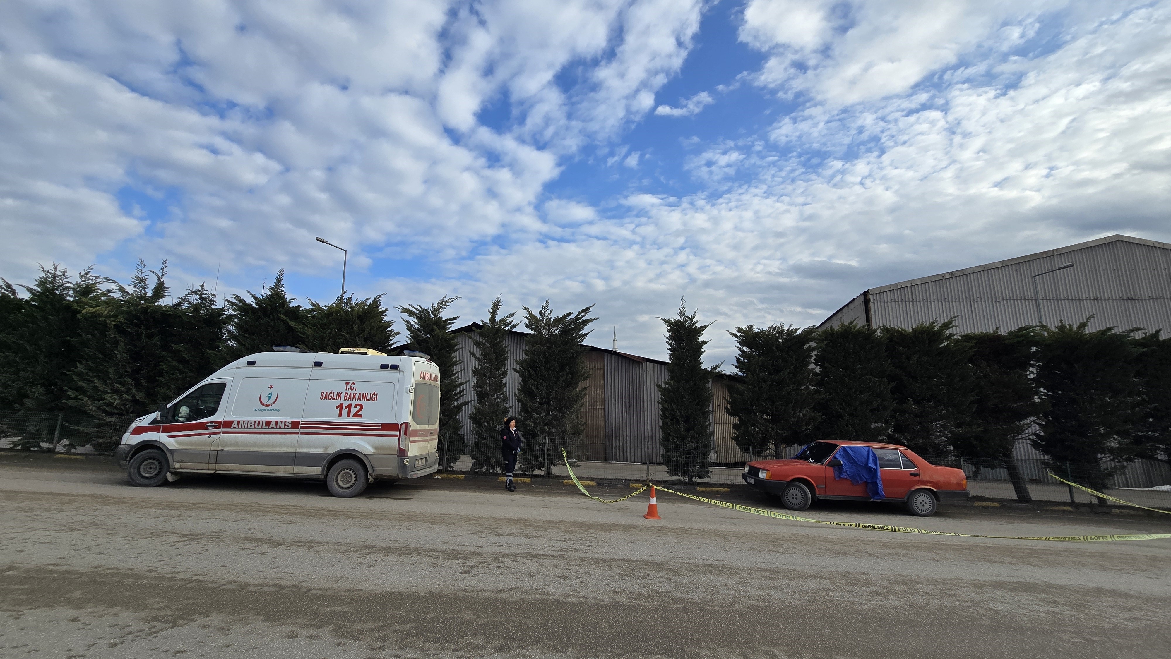 Aracini Kenara Cekip Durdu Aci Gercek Ekipler Gelince Ortaya Cikti (3)