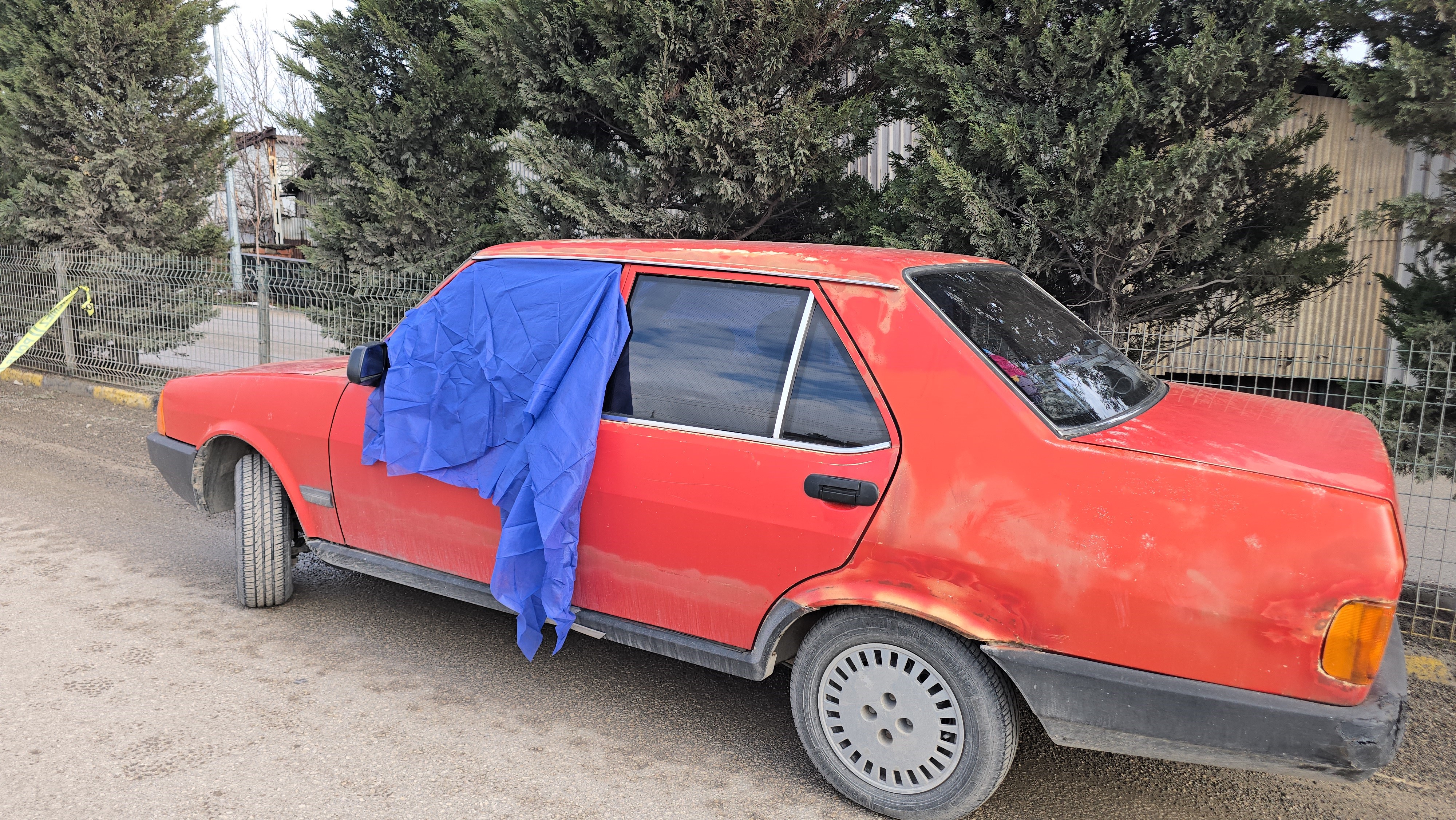 Aracini Kenara Cekip Durdu Aci Gercek Ekipler Gelince Ortaya Cikti (4)