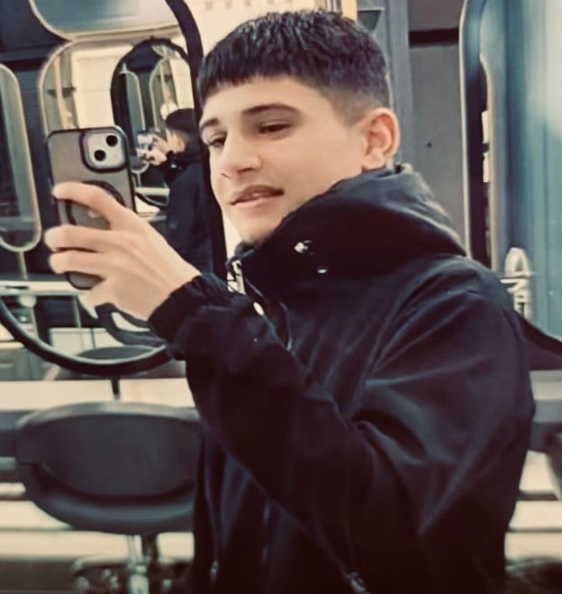 Aynı Kuaförde Çalışmışlardı 15 Yaşındaki Çocuk, Arkadaşını Kalbinden Bıçakladı (2)
