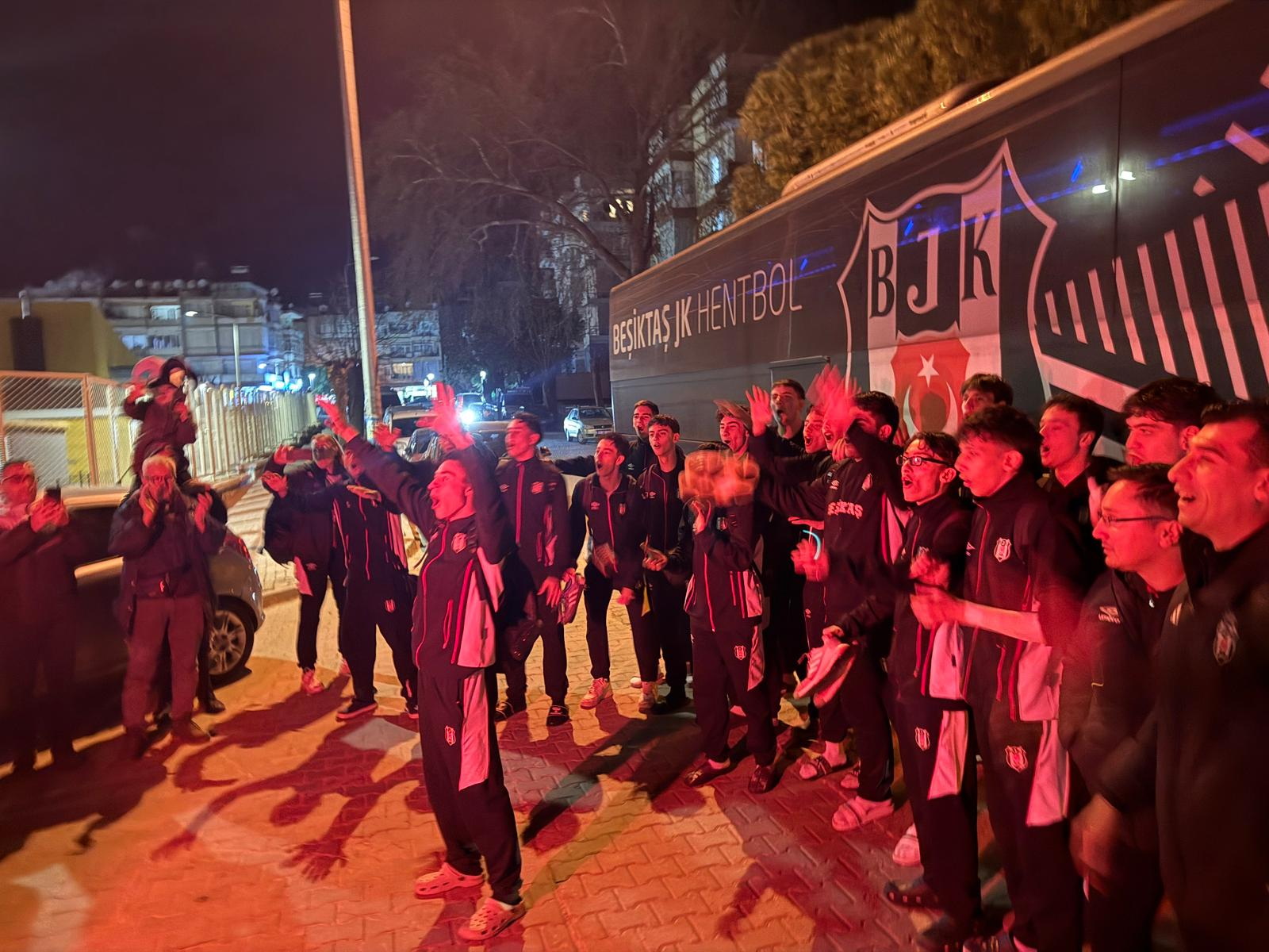 B E Ş İ K T A Ş12