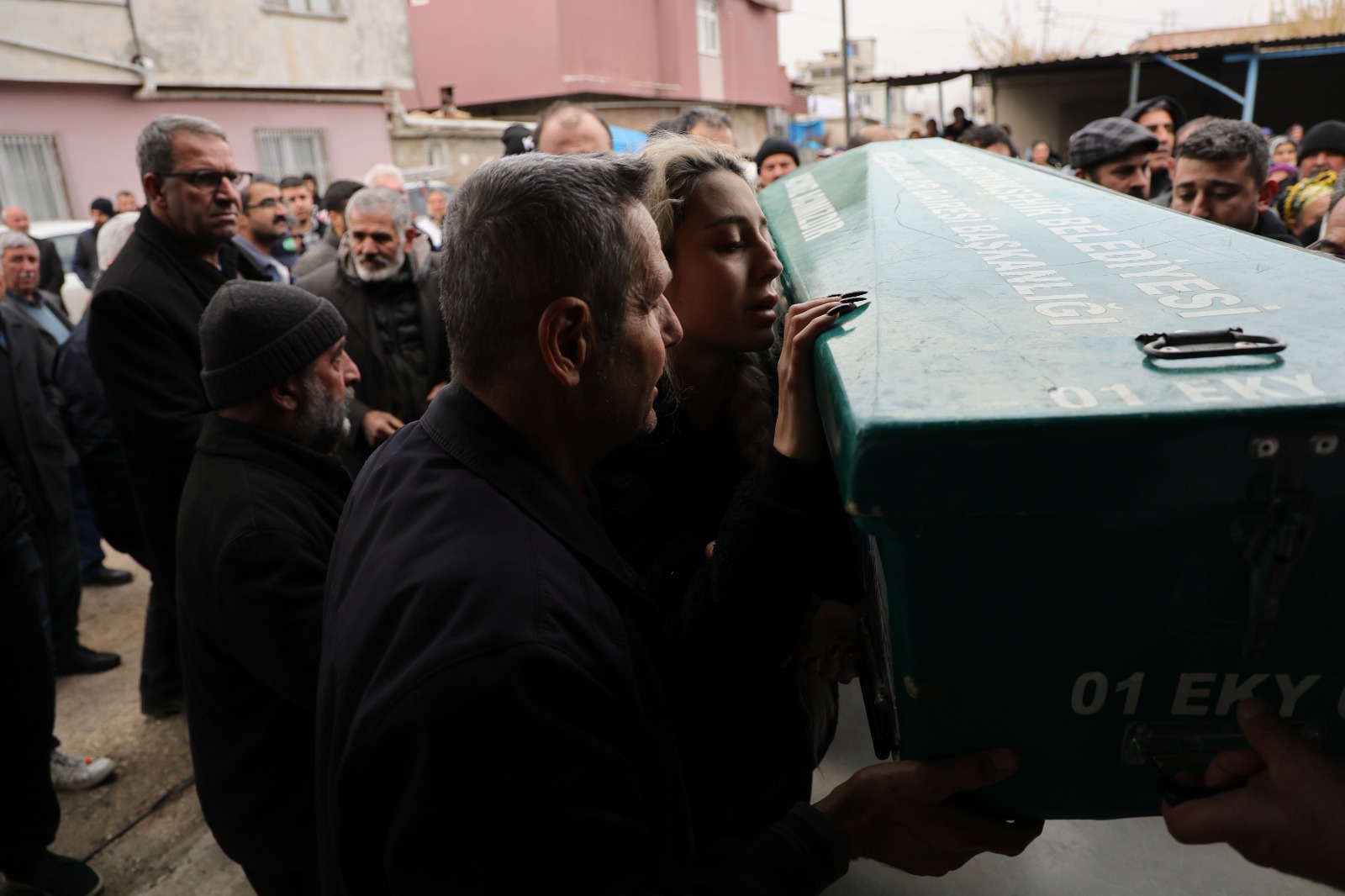 Baba Kurşunuyla Can Veren Ada Ve Mert Toprağa Verildi! Cenazede Gözyaşları Sel Oldu (4)
