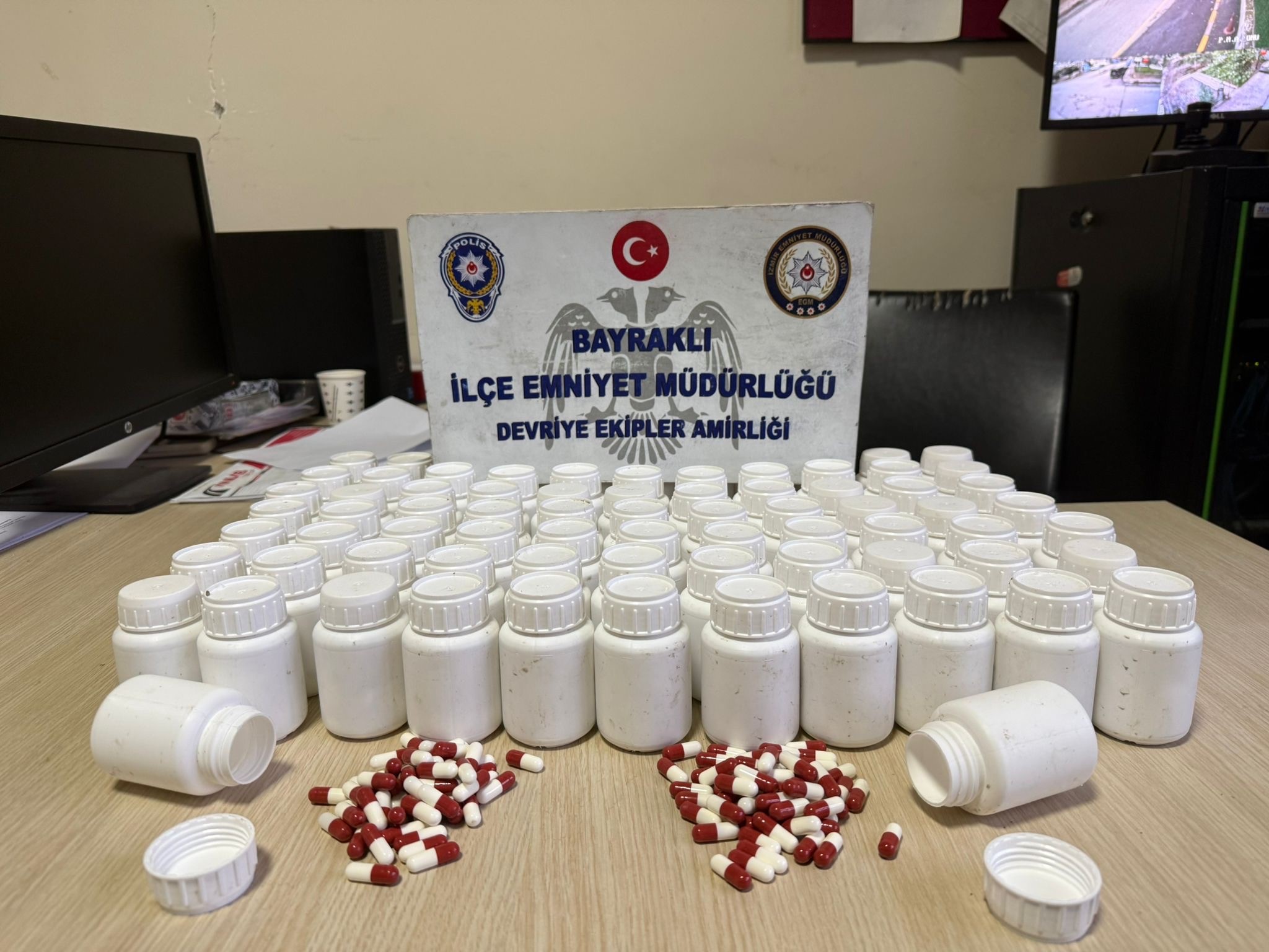 Babasının Mezarına Gitti, Şok Oldu! Mezarın Yanındaki Siyah Poşet Polisi Harekete Geçirdi (3)