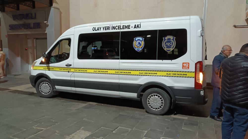 Balkondan Dusen 22 Yasindaki Genc Kadin Hayatini Kaybetti (2)