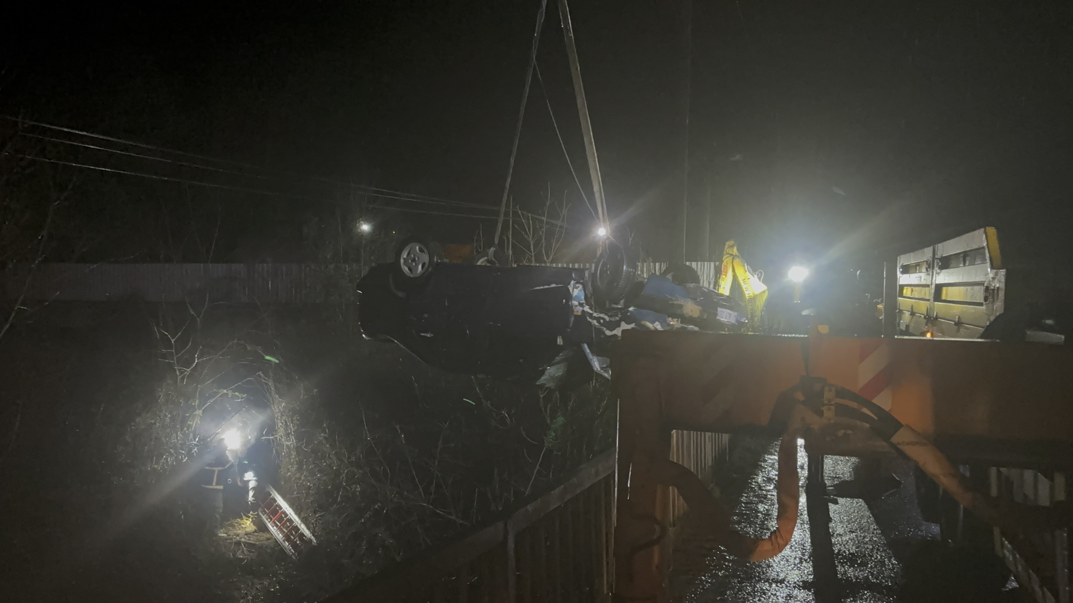 Bir Aileye Gece Yarısı Acı Haber! Otomobille Çaya Düşen Baba Oğul Kurtarılamadı (5)