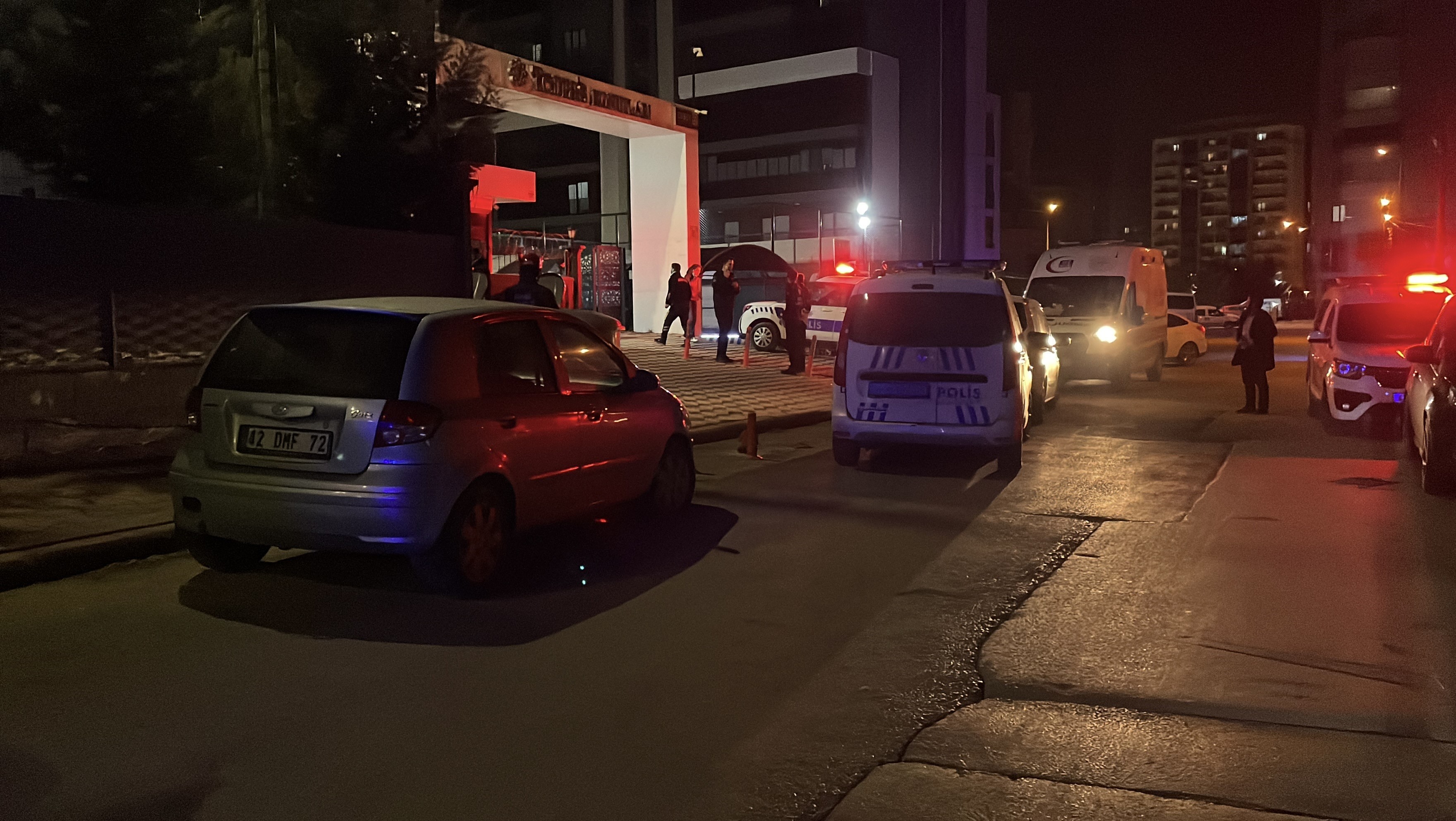 Bir Ev, Üç Silah Sesi Kardeş Tartışması Katliamla Bitti (3)