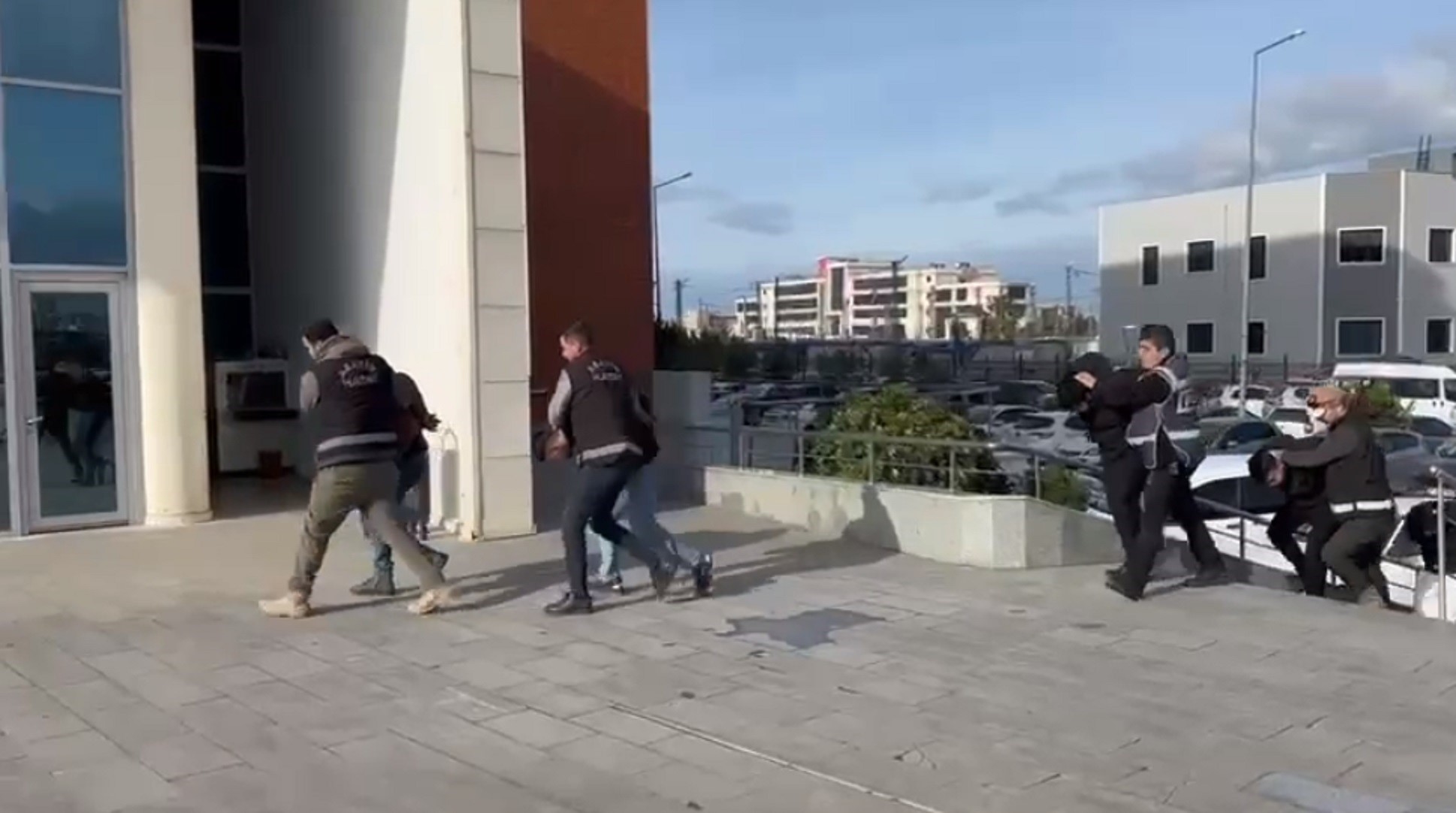 Boş Arazide Dehşet 6 Kişi Darp Etti, Hesaptaki Parayı Boşalttı (2)