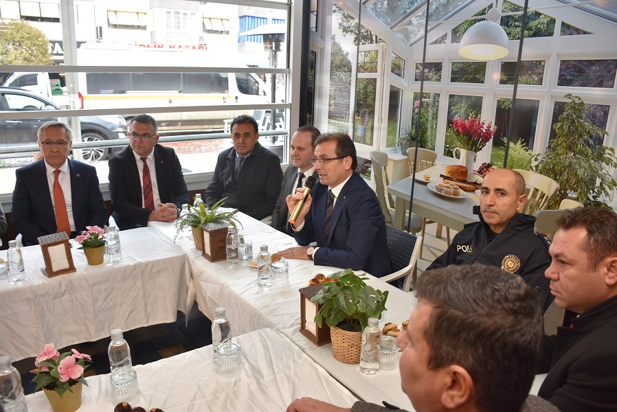 C U M H U R İ Y E T1