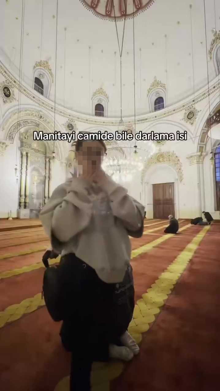 Cami Görüntülerinde Yeni Gelişme Genç Kadın Serbest (3)