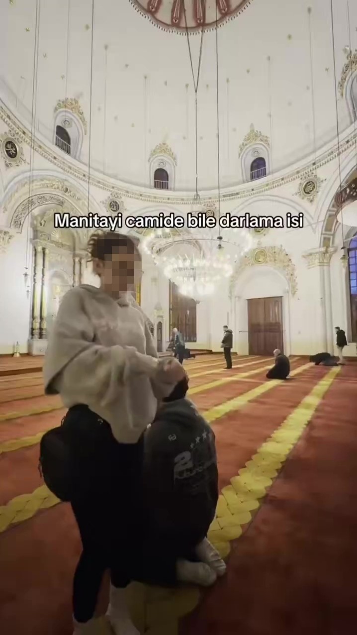 Cami Görüntülerinde Yeni Gelişme Genç Kadın Serbest (4)