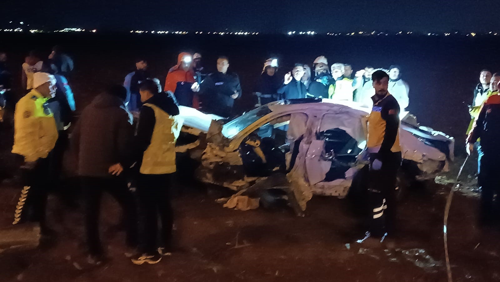 Çarpışan Araçlar Şarampole Uçtu! Korkunç Kazada 3 Ölü, 3 Yaralı (9)