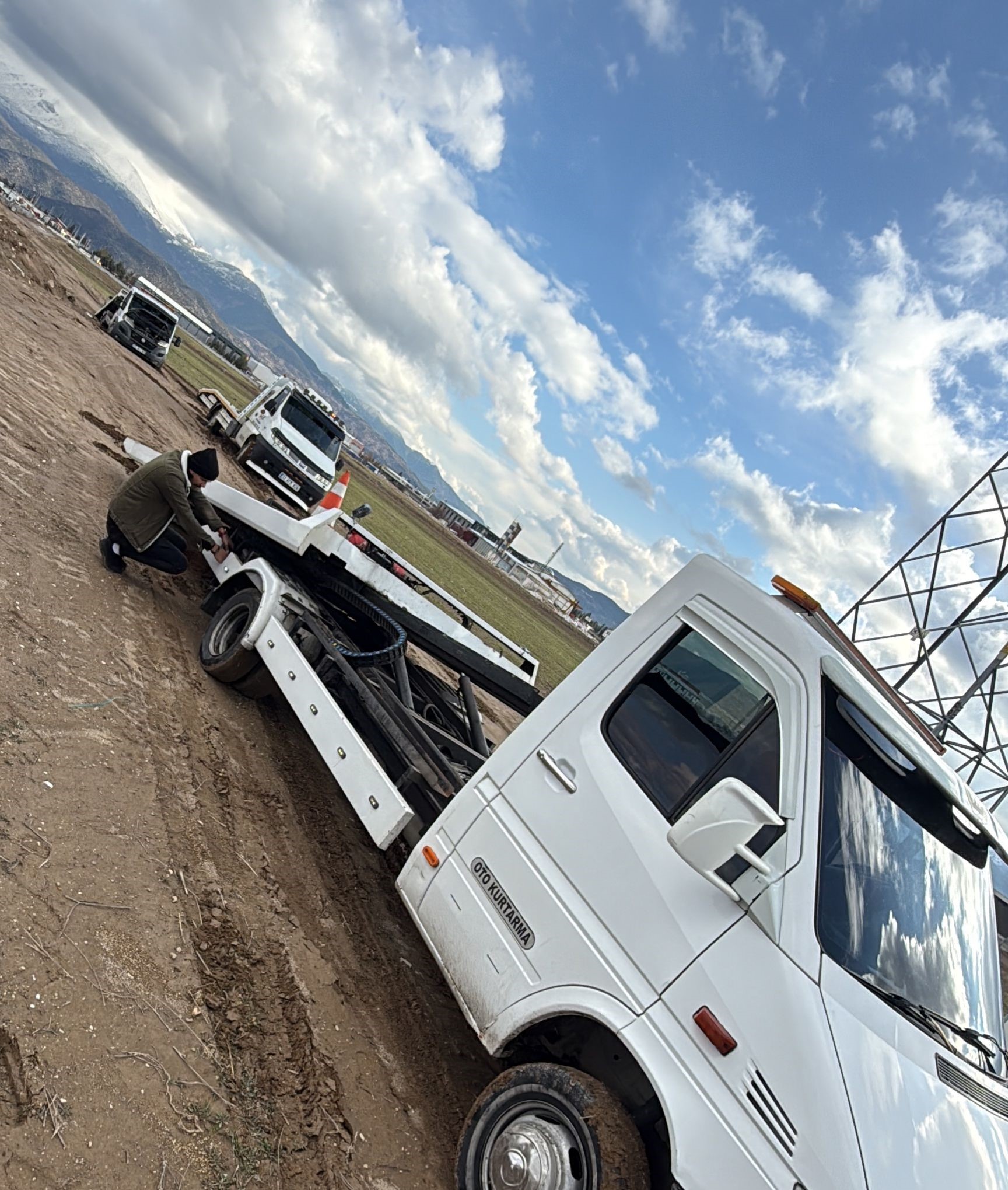 Cekiciyi Kurtarmaya Giden Cekiciyi De Cekici Kurtaramadi Bir Bardak Cay Icecektim Tovb (2)