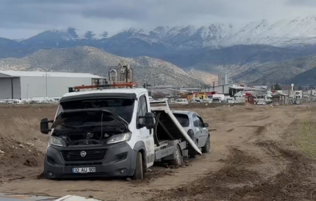 Cekiciyi Kurtarmaya Giden Cekiciyi De Cekici Kurtaramadi Bir Bardak Cay Icecektim Tovb (9)