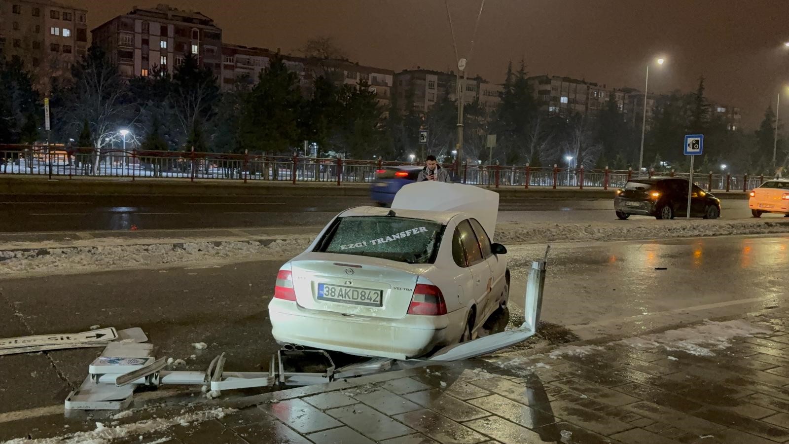Cumburlop Uctuk Refujden Firlayan Otomobil Hurdaya Dondu (4)