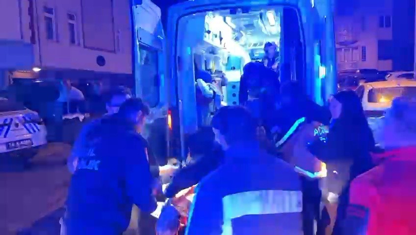 Dehset Sacan Baba Kizinin Erkek Arkadasini Vurdu Mahalleye Ates Acti (4)