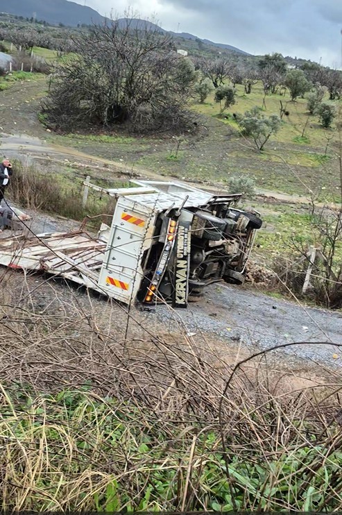 Direksiyon Hakimiyetini Kaybetti, Kamyon Uçtu Yolcu Hayatını Kaybetti (3)