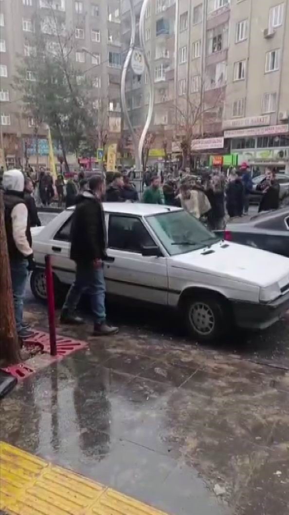 Düğün Sevinci Yerini Kavgaya Bıraktı Düğün Salonu Savaş Alanına Döndü, O Anlar Kamerada (2)